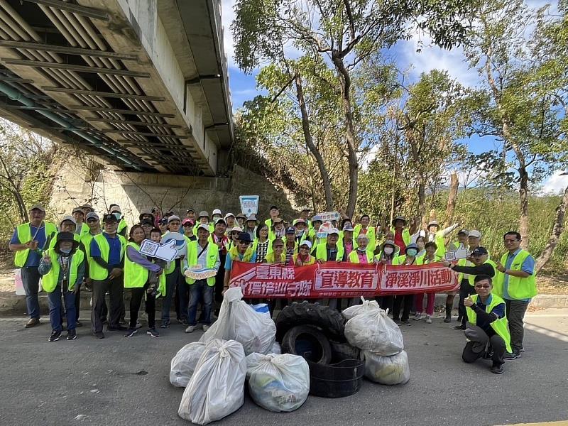 守護卑南溪流域！環保局攜手水環境巡守隊 清出103.1公斤河岸垃圾