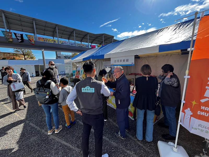 屏東首度應邀參加日本靜岡清水港鮪魚祭_屏東攤位與民眾互動_0