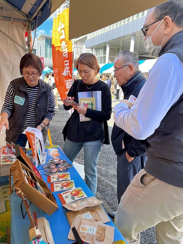 屏東首度應邀參加日本靜岡清水港鮪魚祭_屏東攤位與民眾