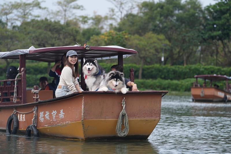 宜蘭傳藝園區推出寵物旅遊，遊船一覽絕美景色！