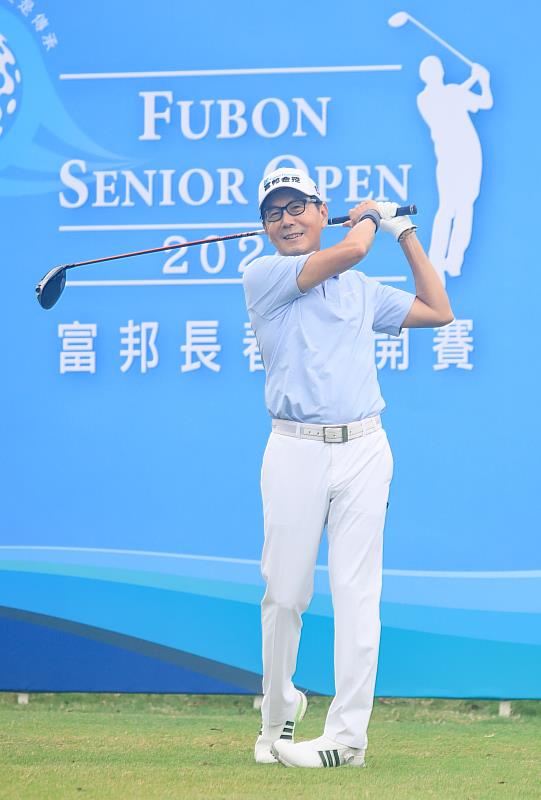 圖五:富邦集團董事長蔡明忠為2024富邦長春公開賽開出漂亮的第一球。