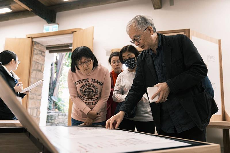 「1+1選物體驗」活動中「繪出好日茶畫會」是由「一番茶棧」結合「木下靜涯」故居進行體驗。（圖／淡江大學提供）