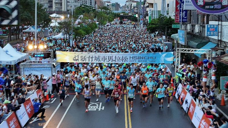 新竹城市馬拉松今年共有12,100名跑者共同參賽創下新高