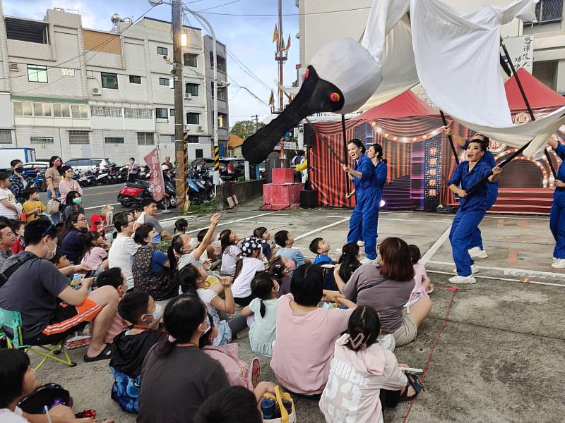 紙風車「阿猴落地掃」於屏東南方代天府演出