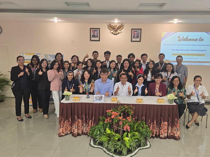 崑大與Starki Jakarta 大學進行學術交流,全體合影