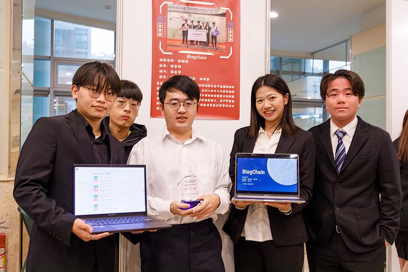 世新資管系學生作品《Blogchain AI 區塊鏈社群平台》首創AI社群評分模型。(世新大學提供)