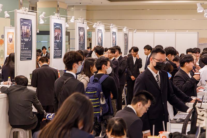 世新大學資管系第31屆畢展以「與AI同行:未來的共創者」為題。(世新大學提供)
