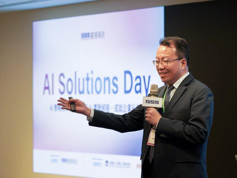 資策會軟體研究院蒙以亨院長分享生成式 AI 之 BYOG 企業應用發展。