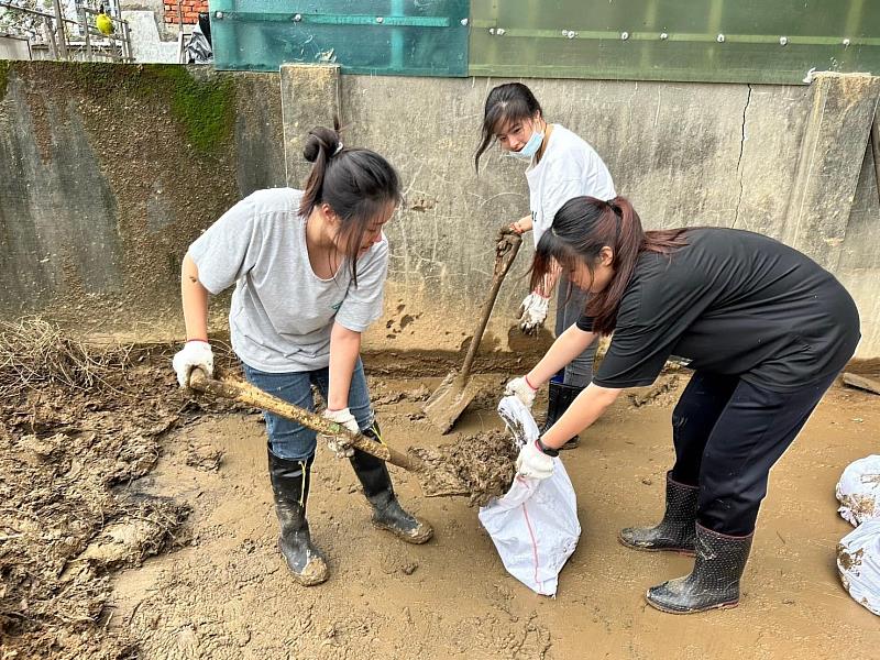 由學生自發組成的志工團隊，透過參與地方災後復原工作，不僅協助居民重建家園，更深化了對永續素養的理解與應用，展現出教育與實踐相結合的成果。