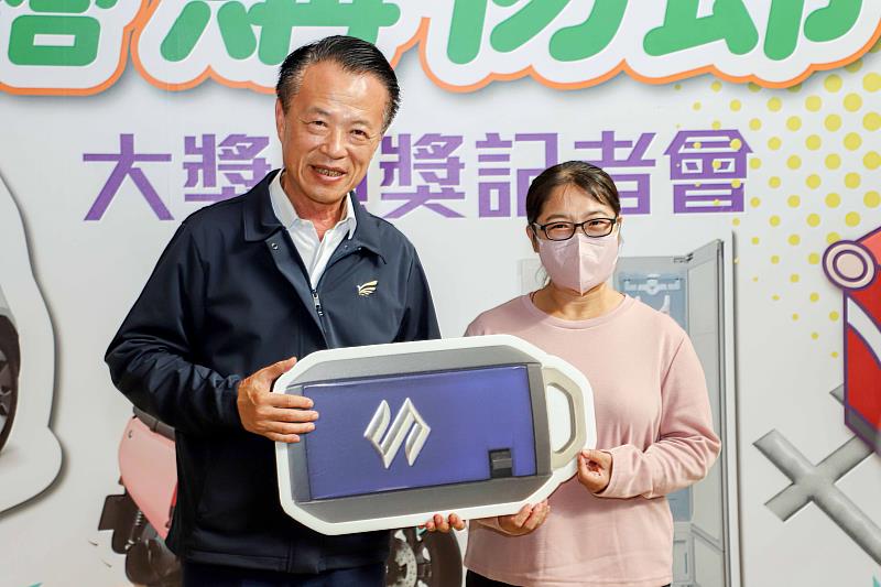 嘉義縣商圈購物節圓滿落幕,最大獎汽車得主驚喜現身-4