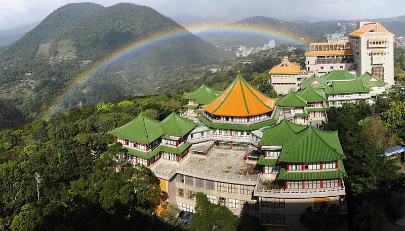 文化大學在QS排名，連續四年穩居亞洲地區前600強。在台灣的大學排名中，文化大學攀升至全台第32名，並於台灣私立大學中排名第14名，更在優久聯盟中位列第8，展現持續深耕國際化的豐碩成果。