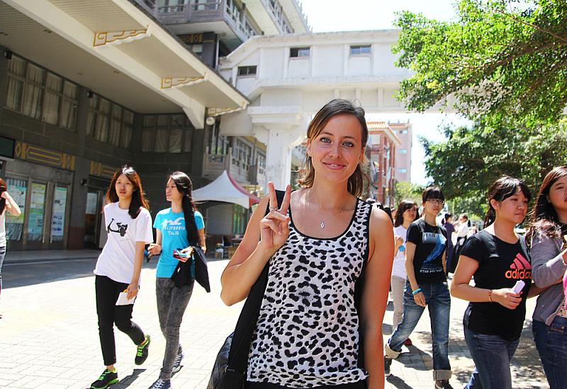 文化大學不遺餘力地推動國際化，營造國際化校園環境。