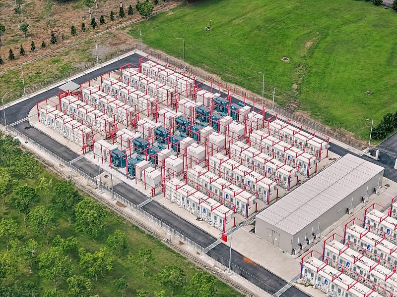 冬山儲能系統儲電量達8.5萬度,等同可滿足約8,000戶家庭一整天用電需求。