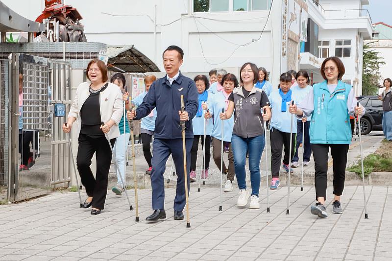 翁章梁縣長推廣嘉義縣首創「骨鬆肌少高風險運動營養班」-1