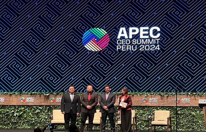 廣達張嘉淵技術長在APEC企業領袖高峰會(CEO Summit)的「高齡化、疫情與創新之路」專題討論擔任與談人，分享遠距醫療和AI輔助技術如何打造未來高齡智慧城市。(圖：APEC研究中心)