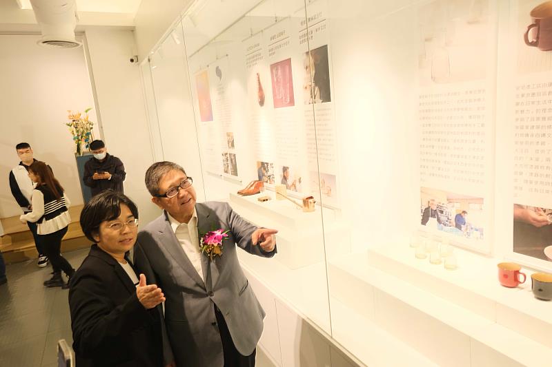 縣長楊文科欣賞雙品牌跨國聯展