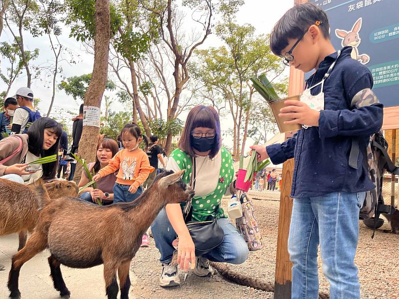 嘉縣社會局水上社福中心與故宮南院攜手舉辦親子一日遊-5