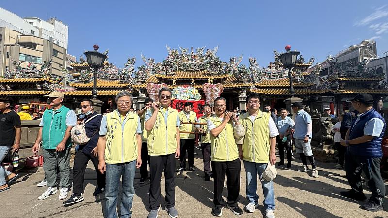 中國醫藥大學北港附設醫院內供奉的“醫生媽”回娘家-北港朝天宮謁祖進香熱鬧順利圓滿。