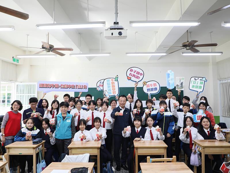 嘉義縣擴大推動班班有鮮奶！造福國高中生及鄉幼兒園