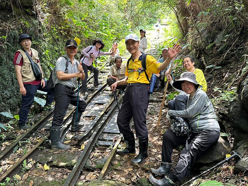 礦山學的地方社群夥伴們一齊踏查傳承礦山文化