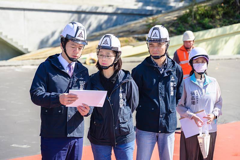 邱臣遠代理市長今日前往視察新竹自由車場改善工程。