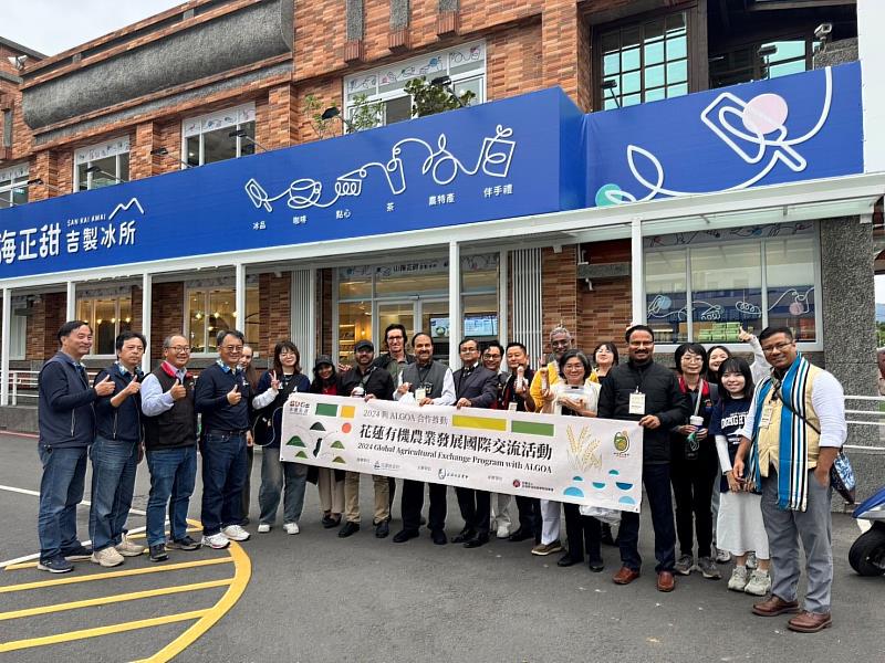 Group visit  to the “Mountain and Sea Sweetness” retail store