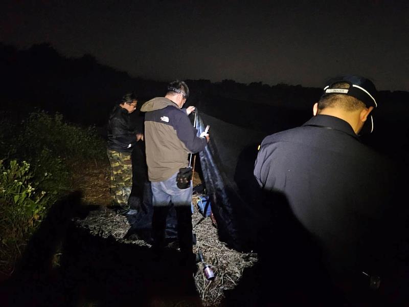 林業保育署嘉義分署3日晚間偕同臺南市政府農業局、保安警察第七總隊第七大隊,於臺南市歸仁區聯合查獲6名騷擾草鴞育雛行為人士