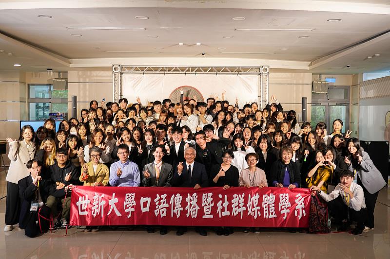 世新大學口語傳播暨社群媒體學系第15屆畢業成果展《回聲》盛大展開。(世新大學提供)