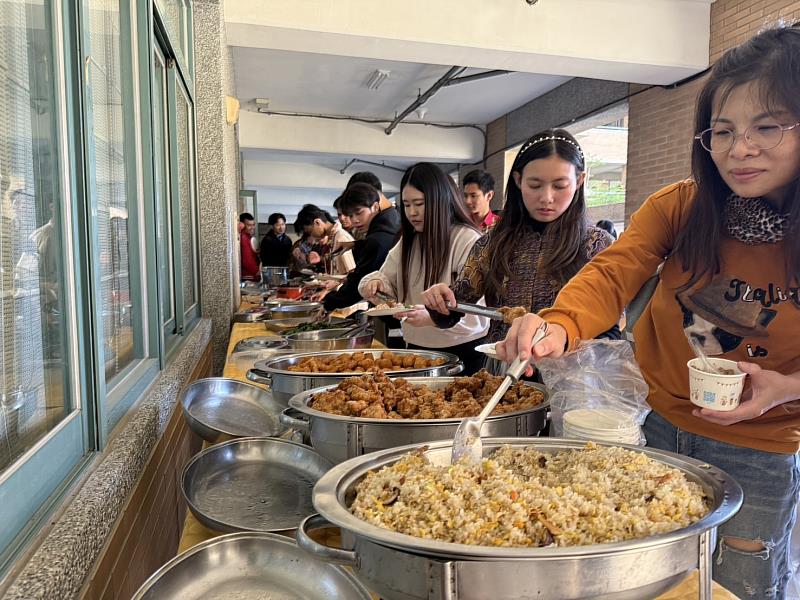 外籍學生們透過台灣特色美食感受到這片土地的溫暖與熱情