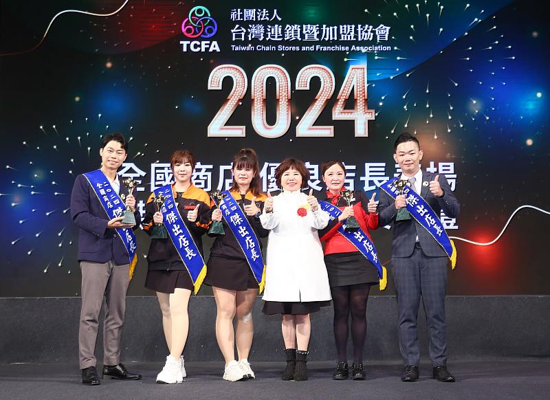 台灣大科技顧問與在地共好,推升業績、服務價值與ESG三軌並進,獲最高榮譽「傑出店長」