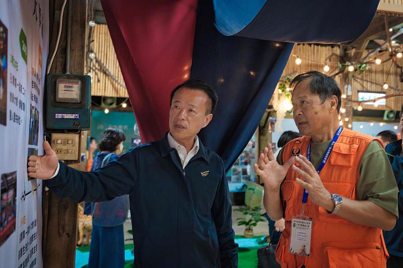 翁章梁縣長與鄒族獵人協會互相分享交流,關心嘉義縣內阿里山鄉鄒族8個部落的發展與活動