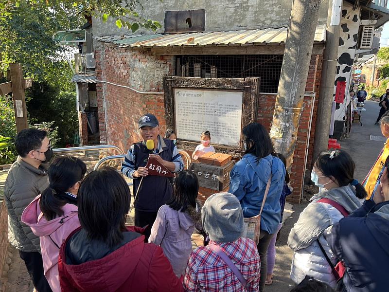 風土導覽讓參與者能一步一景地感受大肚山的歷史故事與人情魅力，也活化了在地空間與住民。