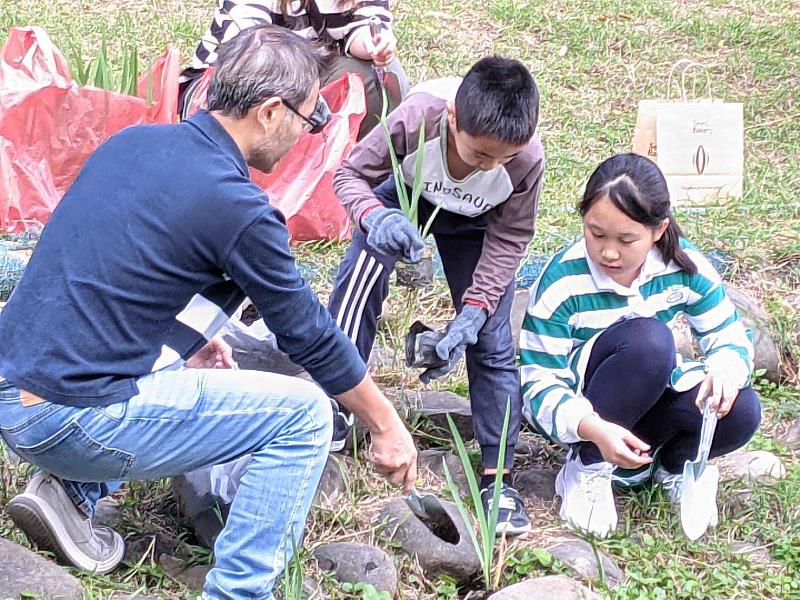 親子一起為家園注入新生機