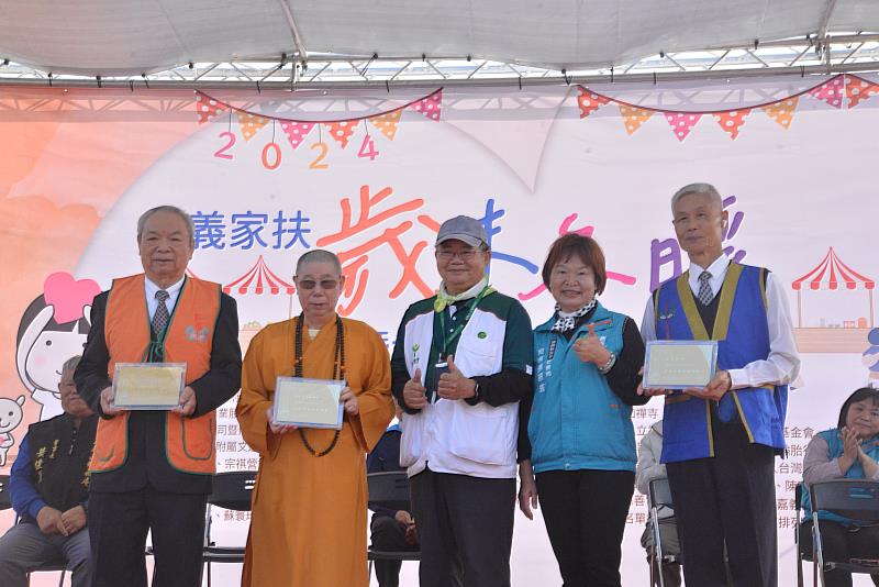 嘉義家扶府前廣場歲末送暖親子同樂,減塑市集地球樂