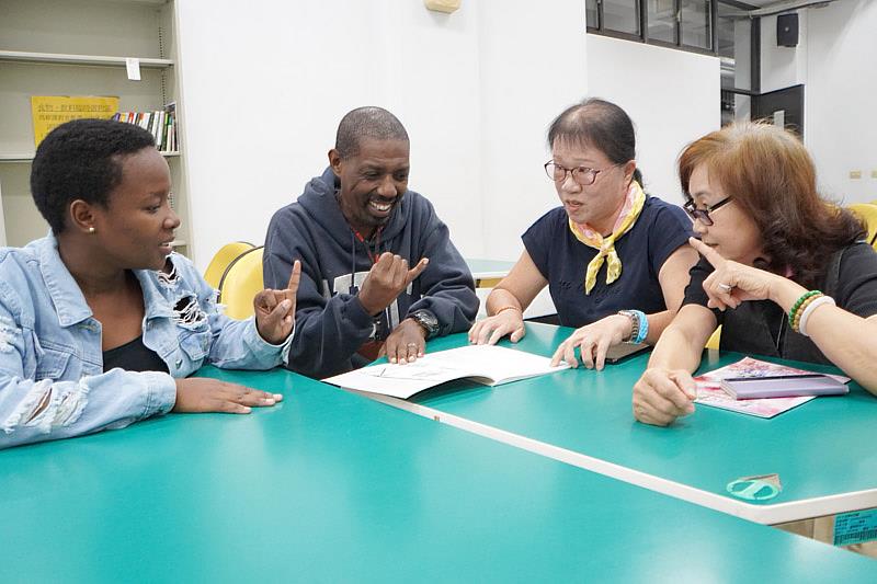 大葉大學長青大學學員與史瓦帝尼學生語言交換