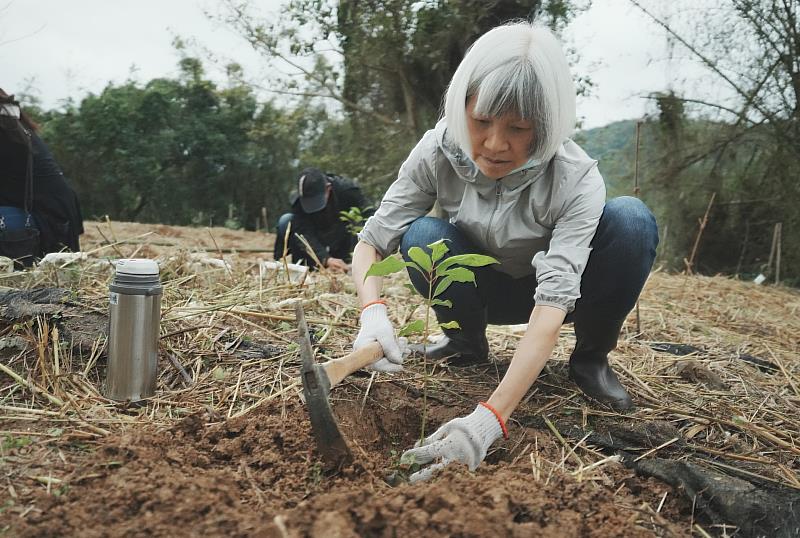 以孝為始、以家為本、健康一體、永續生活。