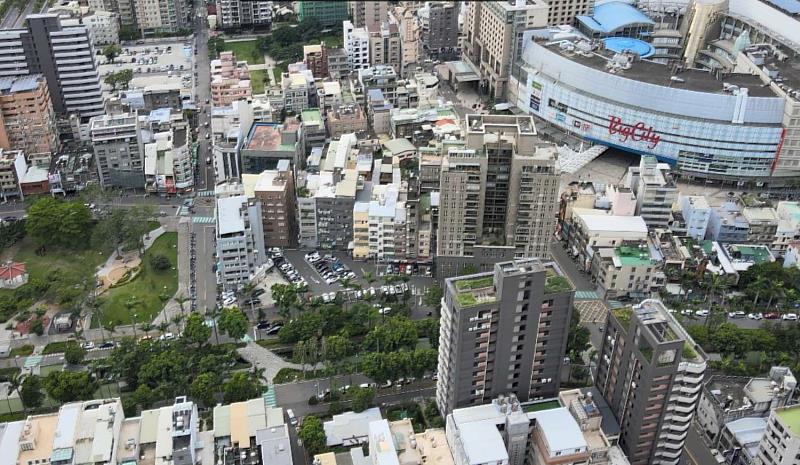 圖2 原紅屋鐵板燒」公辦都更招商簽約 將設公共托嬰、少年育樂中心
