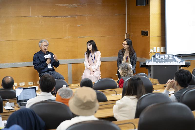 東海大學共同學科暨通識教育中心王崇名主任(左一)分享通識教育轉型與實踐的寶貴經驗。