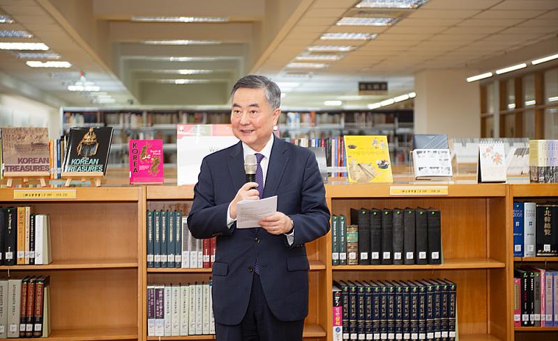 駐台北韓國代表部代表李殷鎬致詞時指出：「文化大學成為韓國國立中央圖書館第35座韓國資料室的設置地，是台韓文化交流的重要里程碑。」