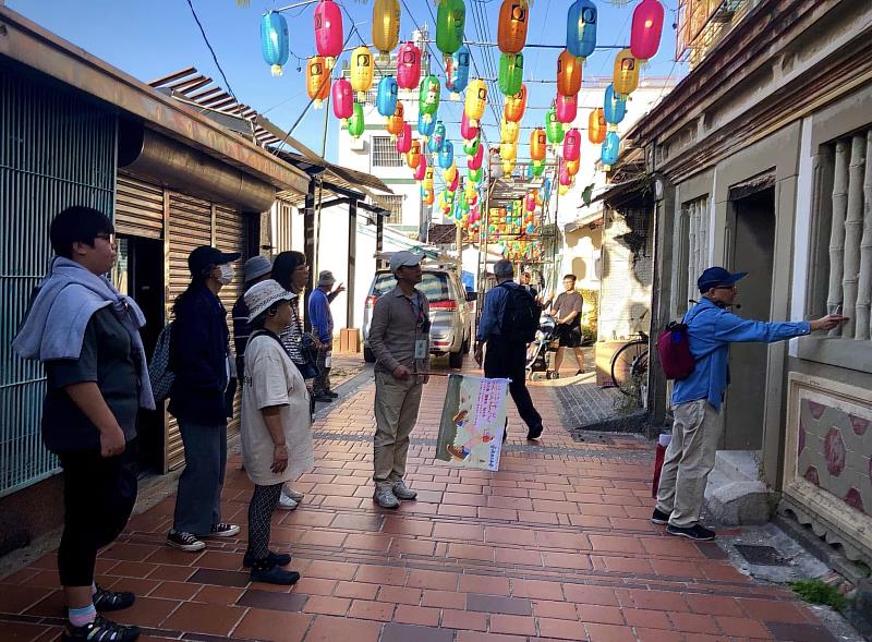 「沿著綠川，訪書趣」書店小旅行，邀請民眾騎單車一起造訪在地書店。圖片提供／曬書店