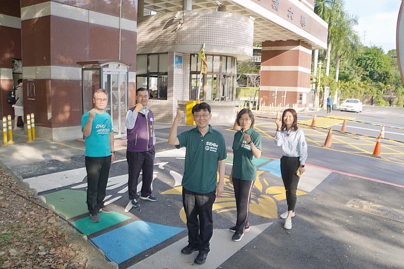 學府路道路改善完工，人行道圖樣由大葉大學師生設計，落實與民參與