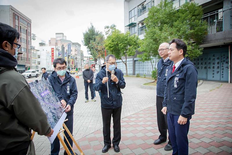 代理市長邱臣遠率市政團隊視察光復路一段