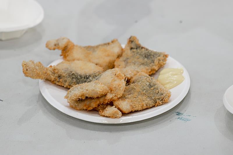 嘉義縣政府推動校園食魚教育，學童烹飪烏魚料理-3