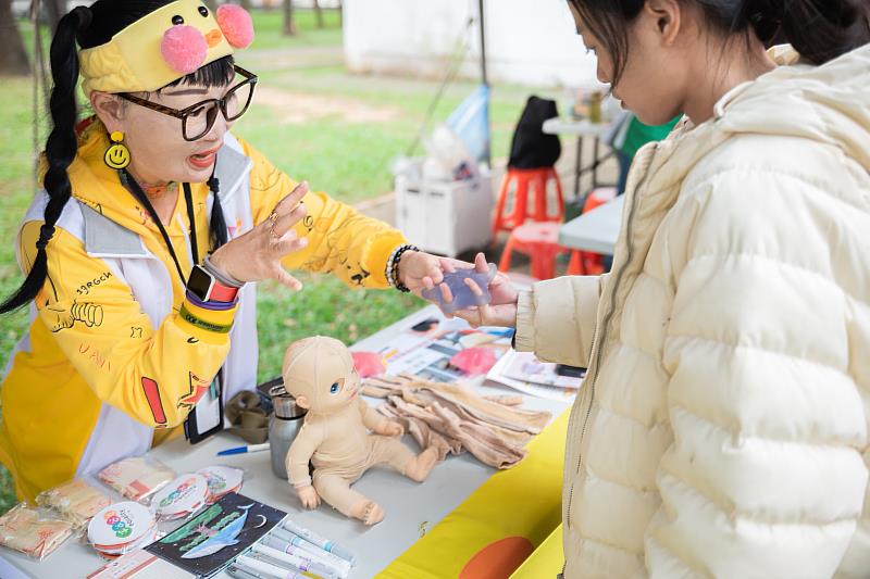 東海學務長龍鳳娣表示，健康博覽會是東海在友善校園推廣上的成果，也是學校對師生身心健康的承諾。