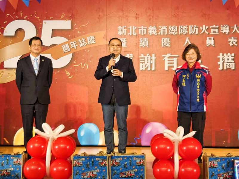 消防月曆蛋糕吸睛 新北防宣25週年祈願幸福新北