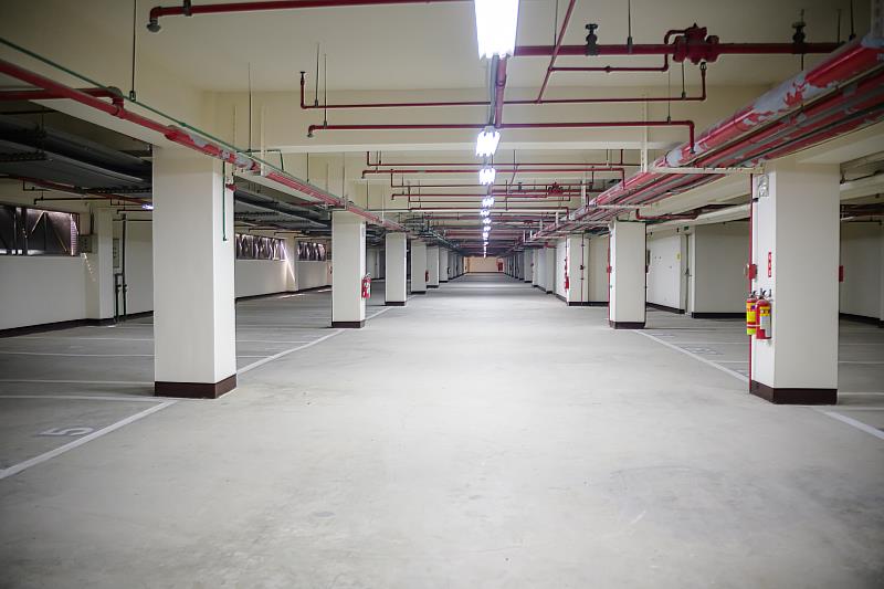 香山綜合運動場地下停車場12/16正式對外開放。