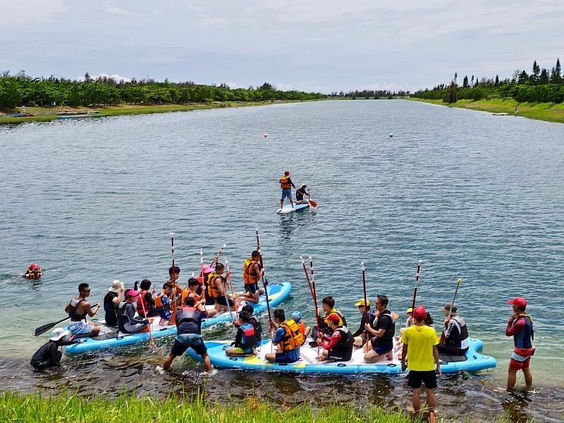 台東藍無敵海景 告示牌救生圈安全加持 縣府聯手中央及公所 整合打造海域遊憩新美學