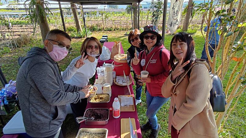 食科系友經營企業永德堂贊助紅豆薏仁粥