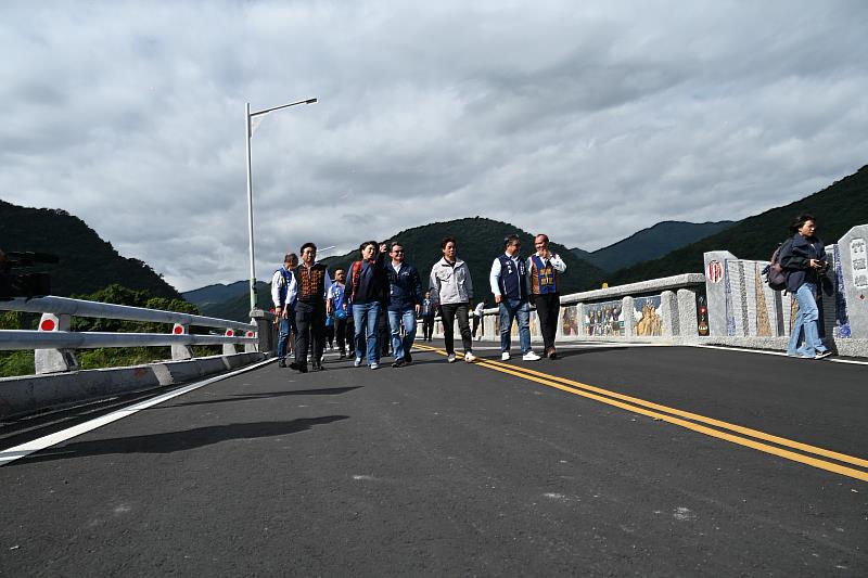 臺東縣愛國蒲聯外替代道路今通車 饒慶鈴：持續提升地方基礎建設 給鄉親安全回家的路