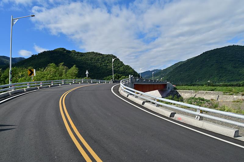 臺東縣愛國蒲聯外替代道路今通車 饒慶鈴：持續提升地方基礎建設 給鄉親安全回家的路